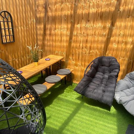 3 Double Bed Brittania Styled Central Home Near Lfc Sleeps 6 With Free Business Super Fast Fibre Broadband Liverpool Exterior photo