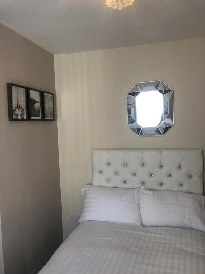 3 Double Bed Brittania Styled Central Home Near Lfc Sleeps 6 With Free Business Super Fast Fibre Broadband Liverpool Exterior photo